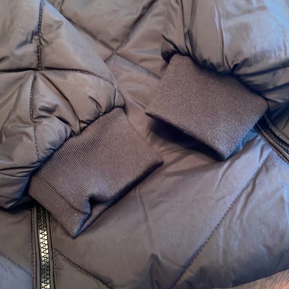 ANA black zip up puffer jacket - Picture 9 of 13